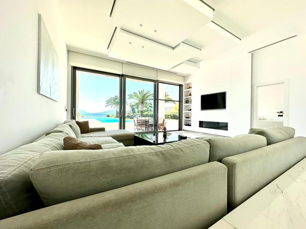 Leblanc Luxurious Beachfront Villa, Gcollectiongr แอร์มิโอนี ภายนอก รูปภาพ