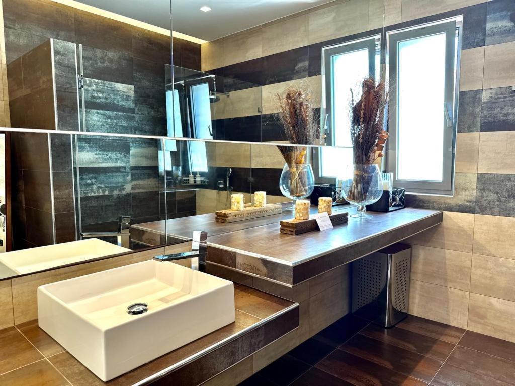 Leblanc Luxurious Beachfront Villa, Gcollectiongr แอร์มิโอนี ภายนอก รูปภาพ
