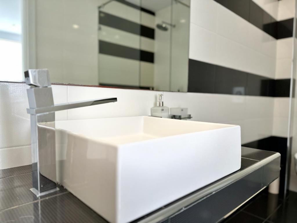 Leblanc Luxurious Beachfront Villa, Gcollectiongr แอร์มิโอนี ภายนอก รูปภาพ
