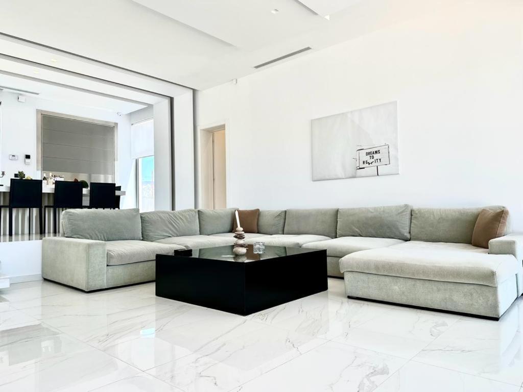 Leblanc Luxurious Beachfront Villa, Gcollectiongr แอร์มิโอนี ภายนอก รูปภาพ